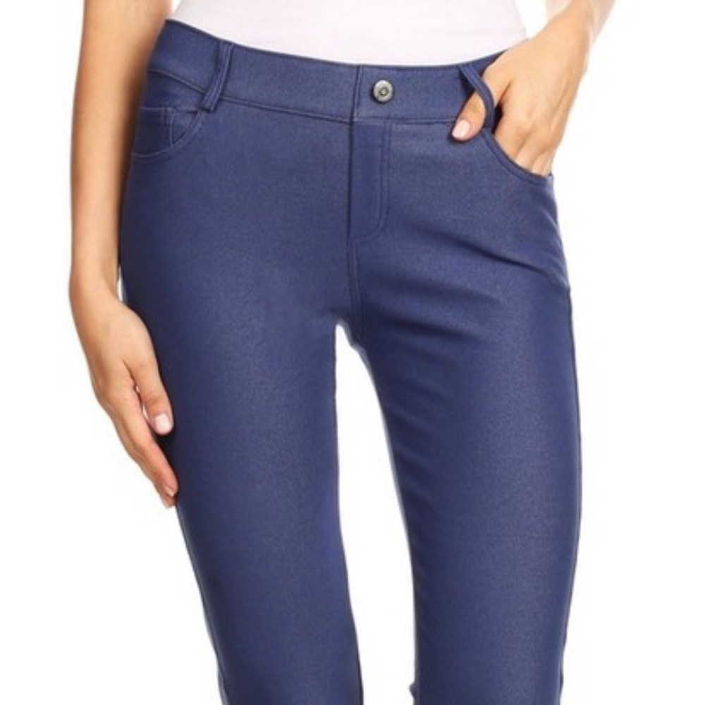 NEW boutique stretchy cropped jeggings in denim!